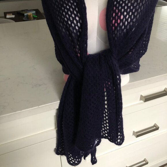 Lacoste Casual Open Weave Knit Wrap/Scarf in Deep Eggplant Purple Sz OS - Picture 3 of 10